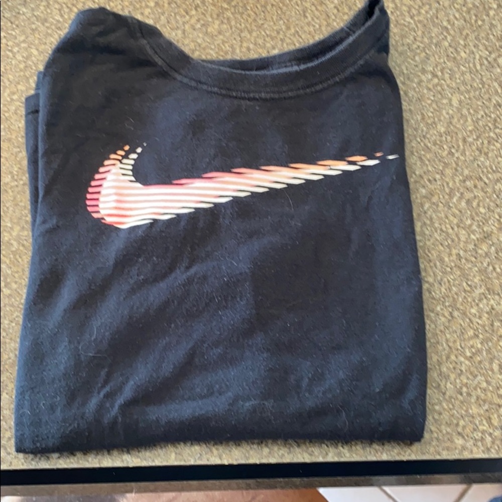 Girls L Nike t-shirts gently used